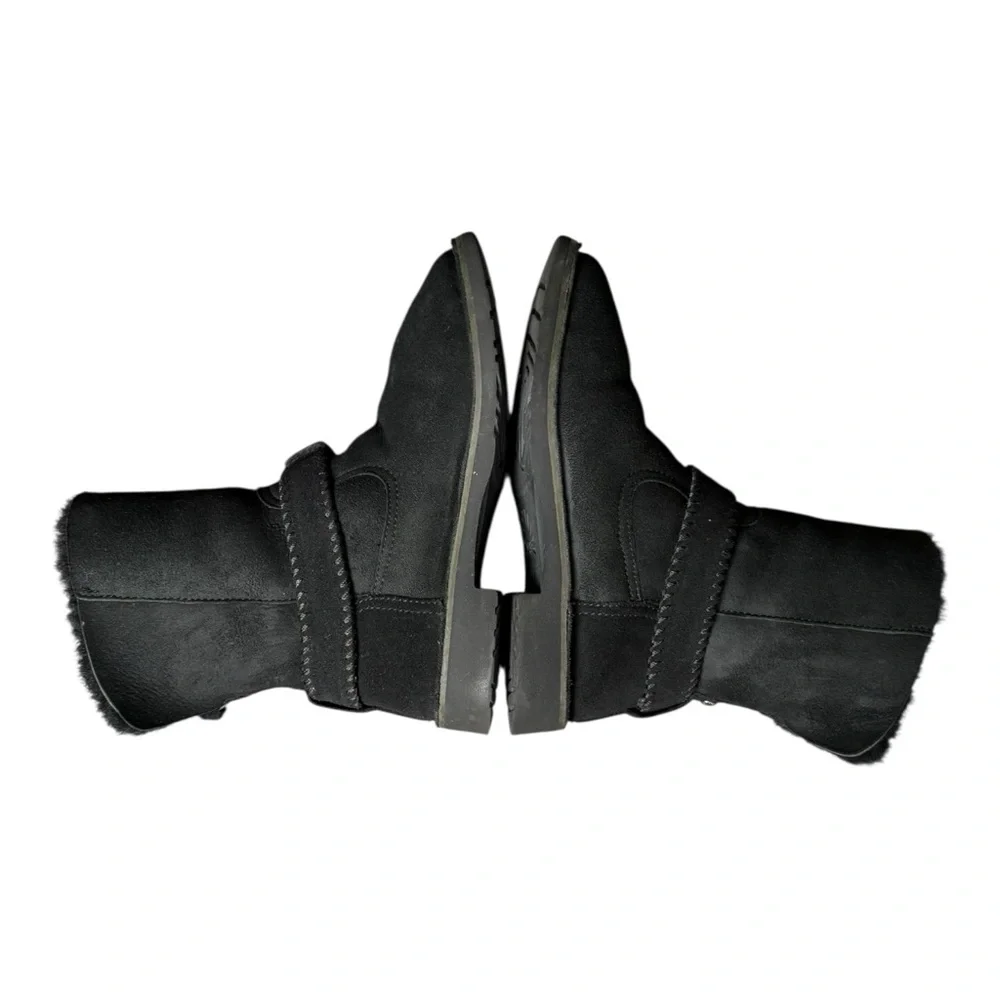 UGG Classic Cedric Black Suede Sheepskin Cuff ShortBoots Women’s Size 7 1012360
